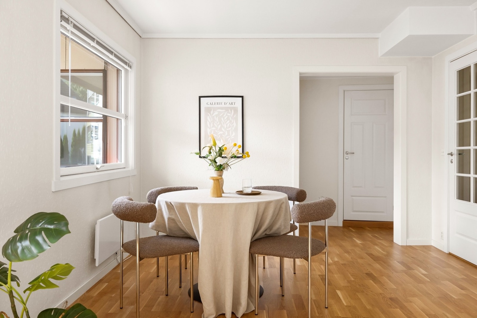 Her kan du invitere venner og kjente på hyggelige middager! Galleribilde