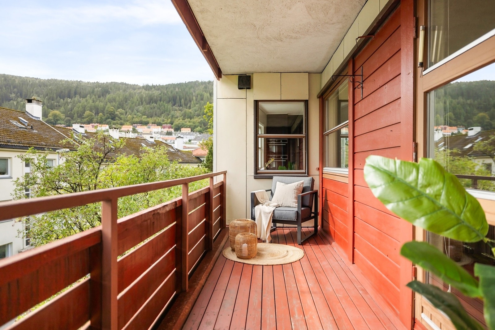 Her kan du nyte late dager, og utsikten mot en av de vakre byfjellene - Ulriken Galleribilde