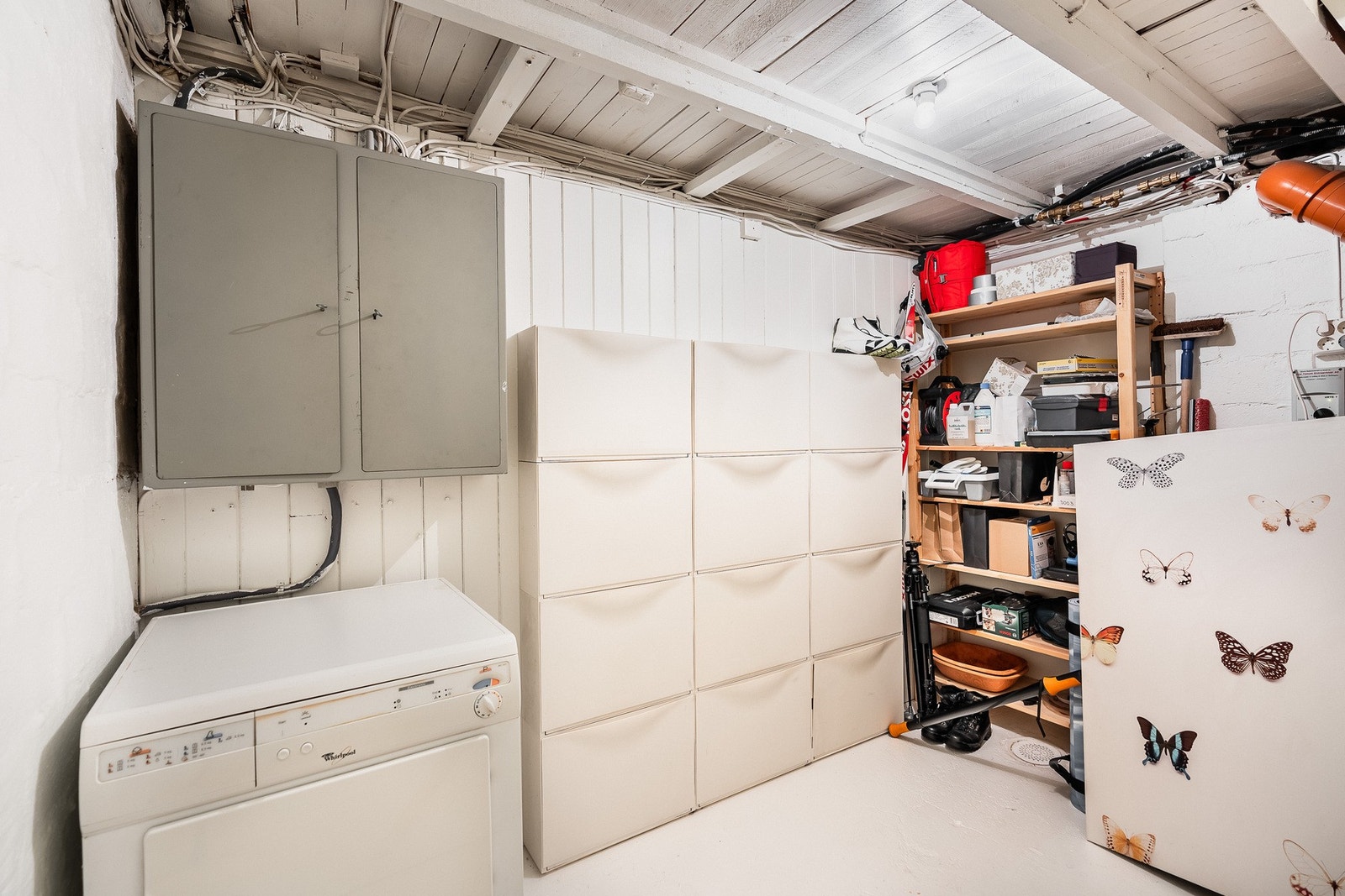 En praktisk kjellerbod med direkte adkomst fra trappen. Her er det også mulighet for å etablerere vaskemaskin. Galleribilde