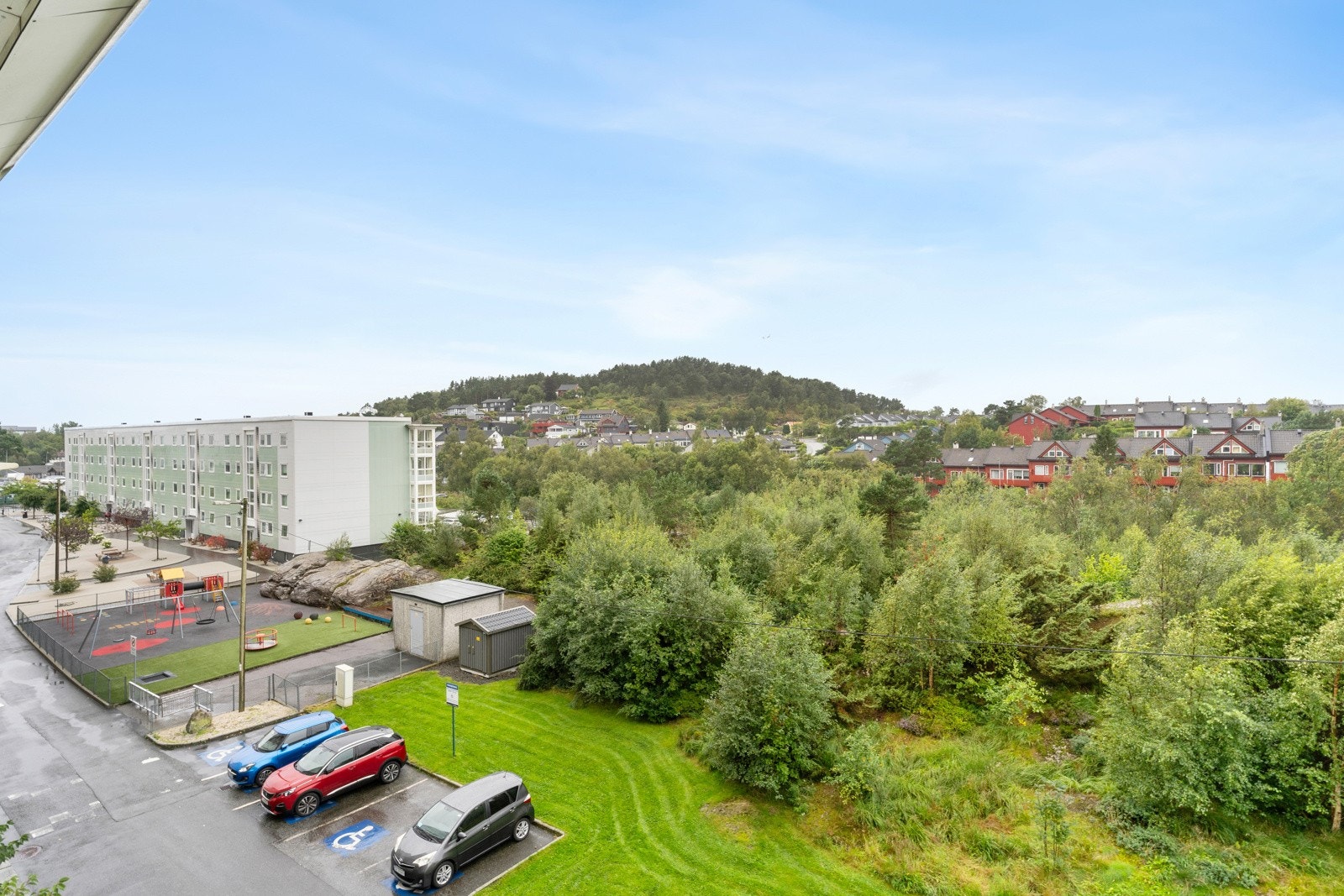 Nærmeste bussholdeplass er Hetlevikåsen og tar deg 2 minutter å gå! Galleribilde