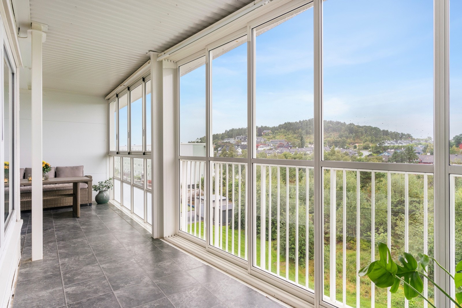 Lekker 3-roms leilighet med sentralt, samt tilbaketrukken beliggenhet i Bergen Vest. Galleribilde