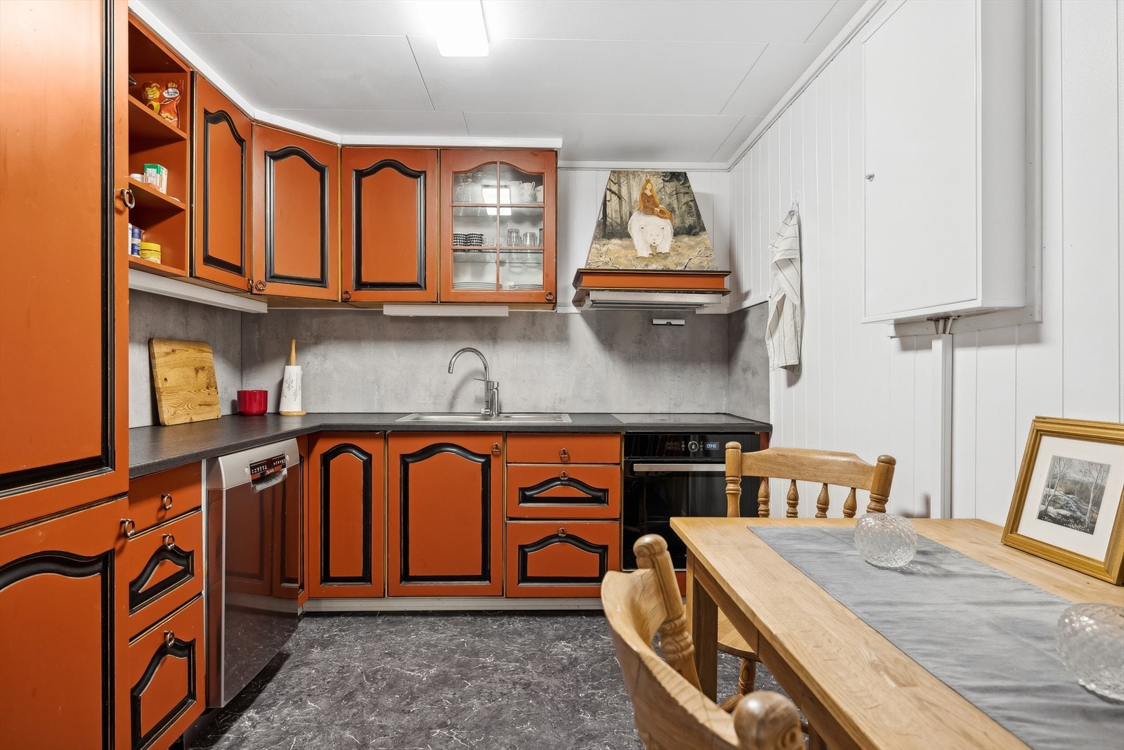 Kjøkkenet i underetasjen som er leid ut Galleribilde