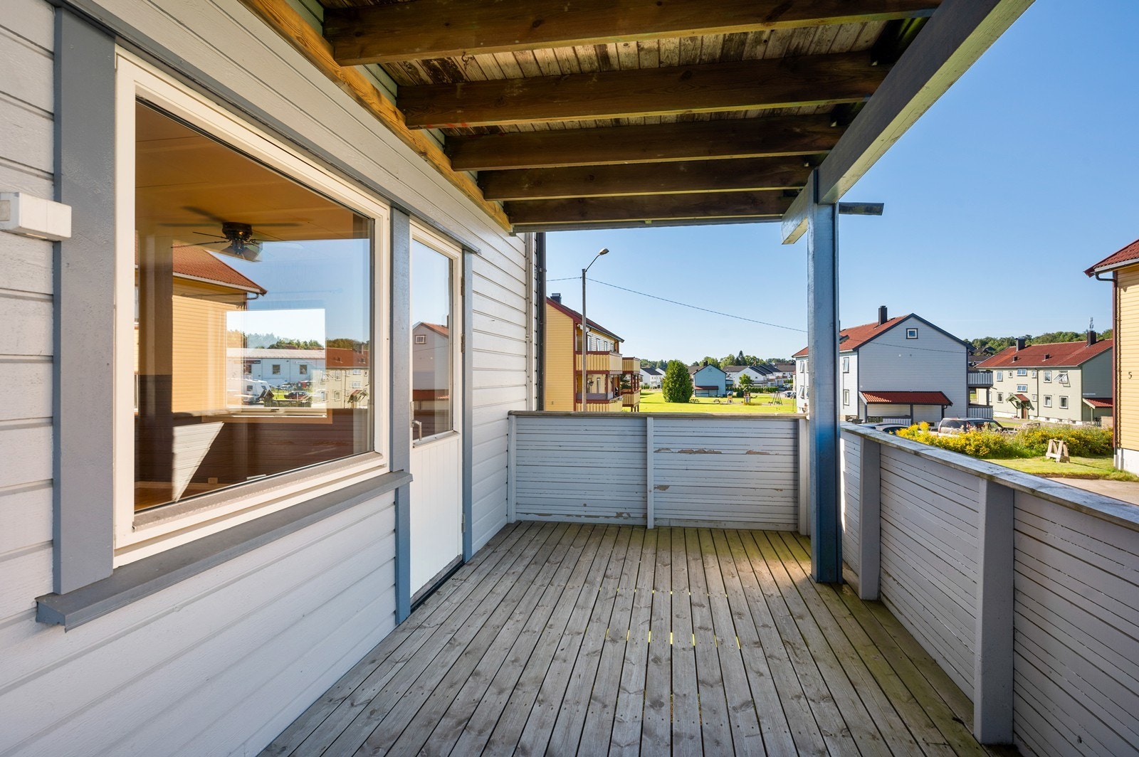 Terrassen har gode solforhold Galleribilde