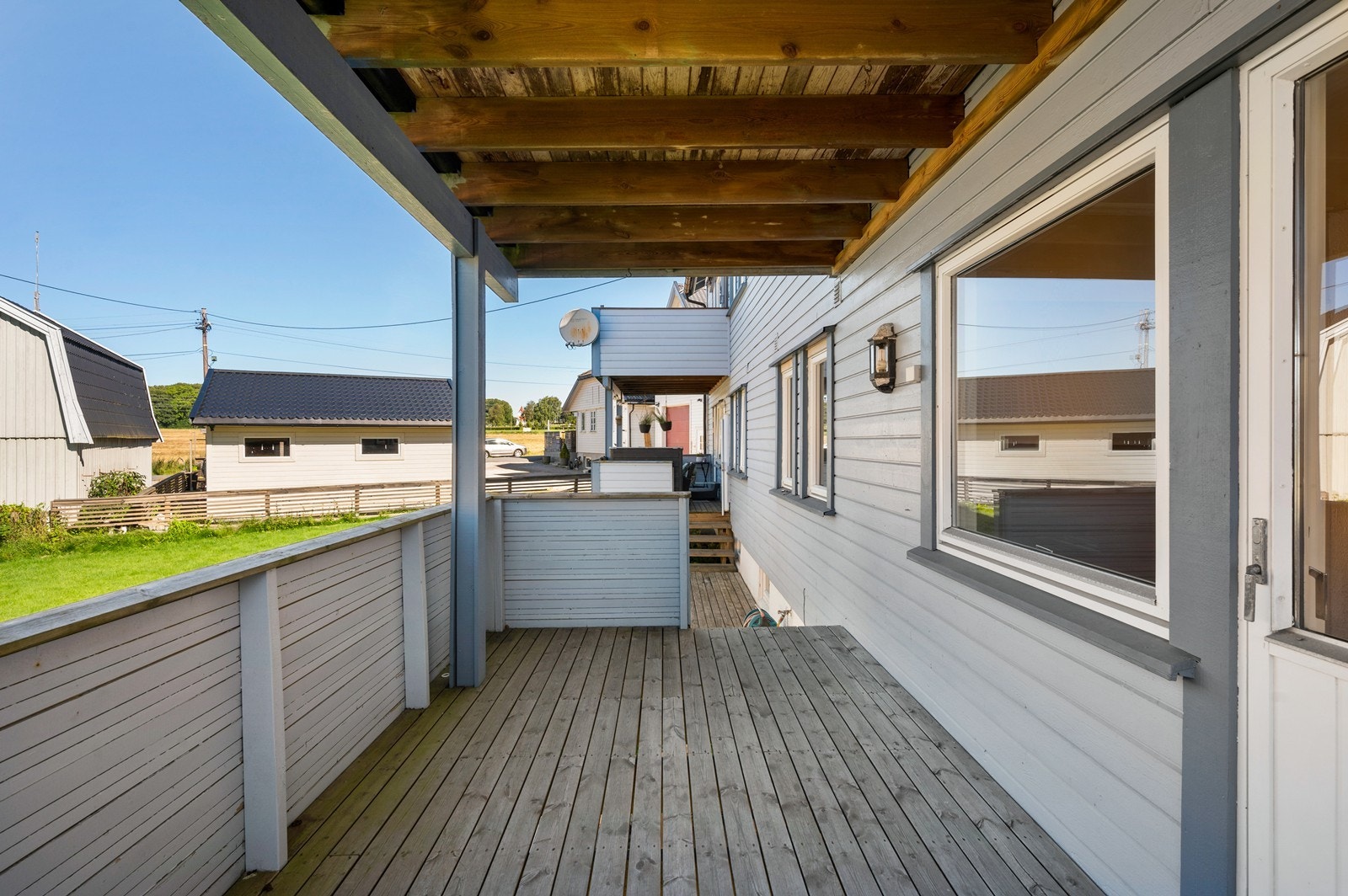 Leiligheten har en vestvendt terrasse på 11 m² Galleribilde