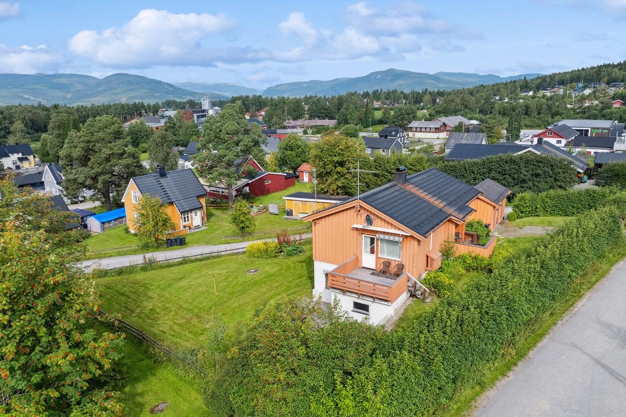 Boligen er ideell for barnefamilier, med en trygg og fredelig beliggenhet med kort vei til både skole og barnehage. Galleribilde
