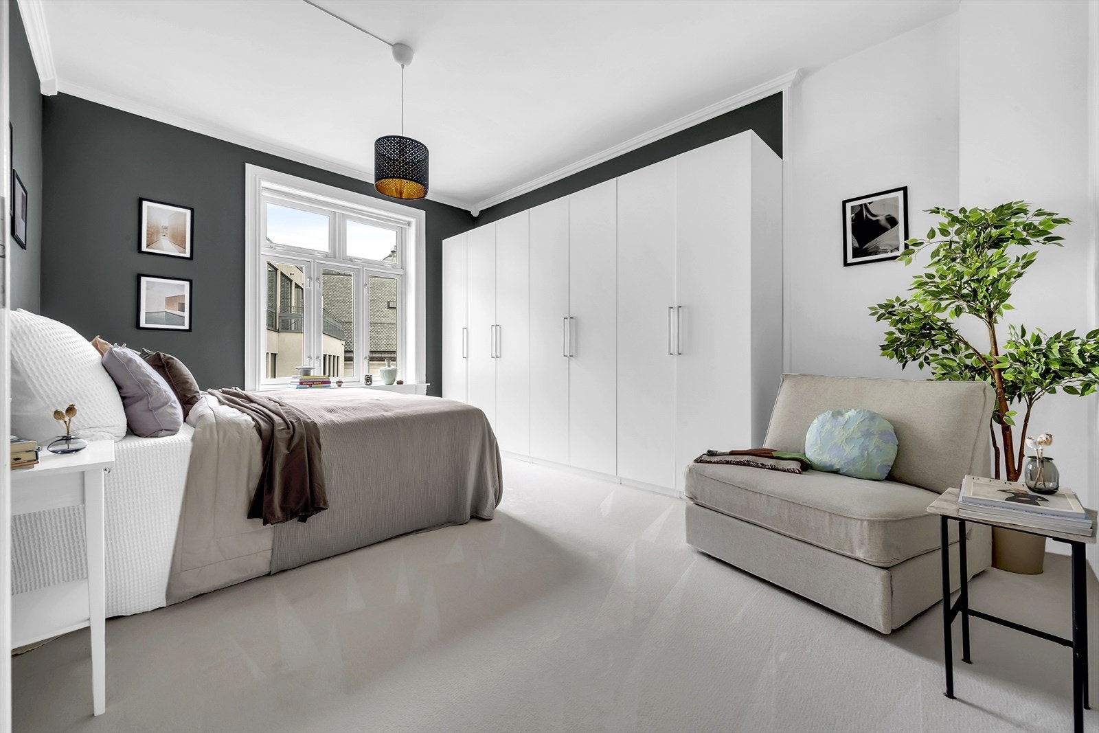 Rommet er malt i behagelige farger, med moderne detaljer. Galleribilde