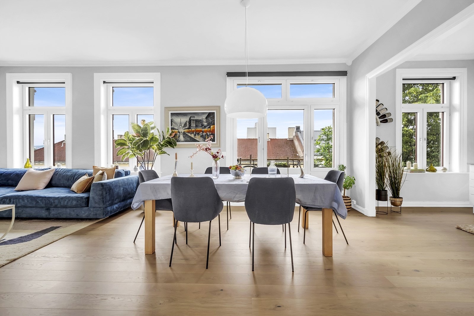I leiligheten er det lagt ny 1-stavs parkett i 2024. Galleribilde