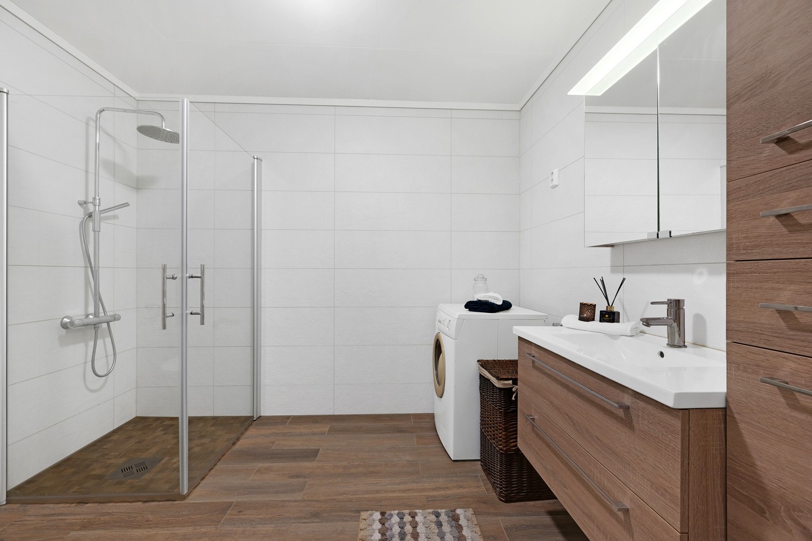 Velholdt og oppgradert rekkehus i et trivelig borettslag i Sundbyfoss Galleribilde