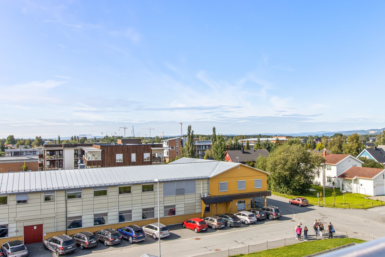 Den største balkongen med utgang fra stue er vendt mot vest. Galleribilde