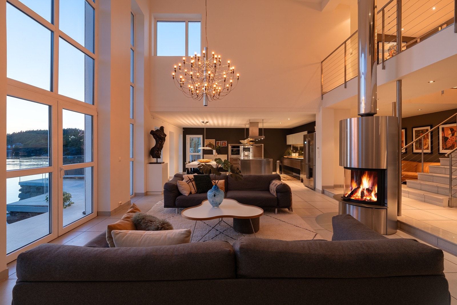 Oppholdsrom med mange smarte løsninger og fine detaljer Galleribilde