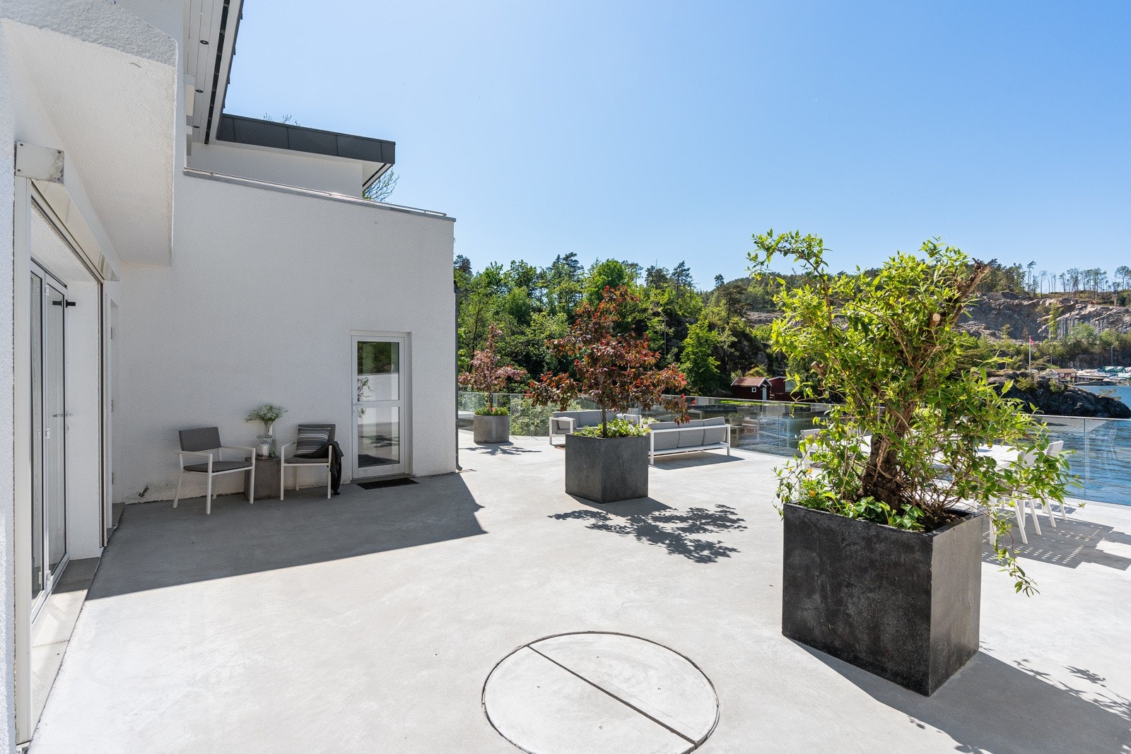 Terrasse med direkte inngang til kjøkken Galleribilde