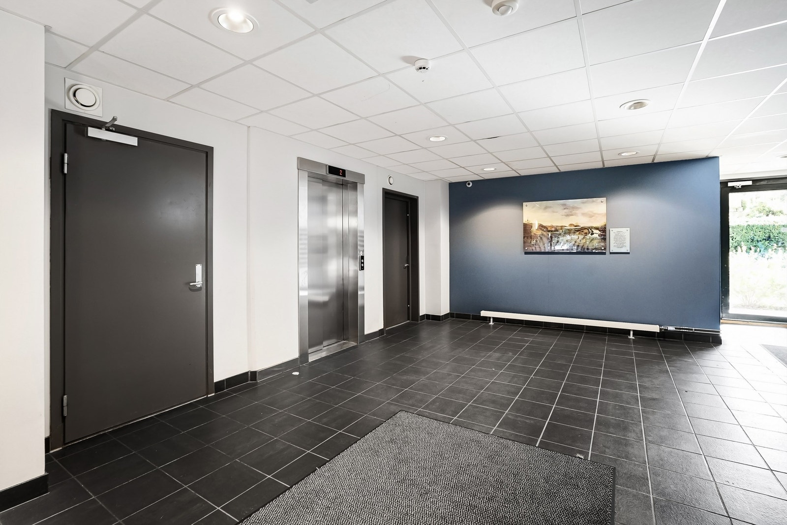Adkomst via felles trappegang med heis. Galleribilde