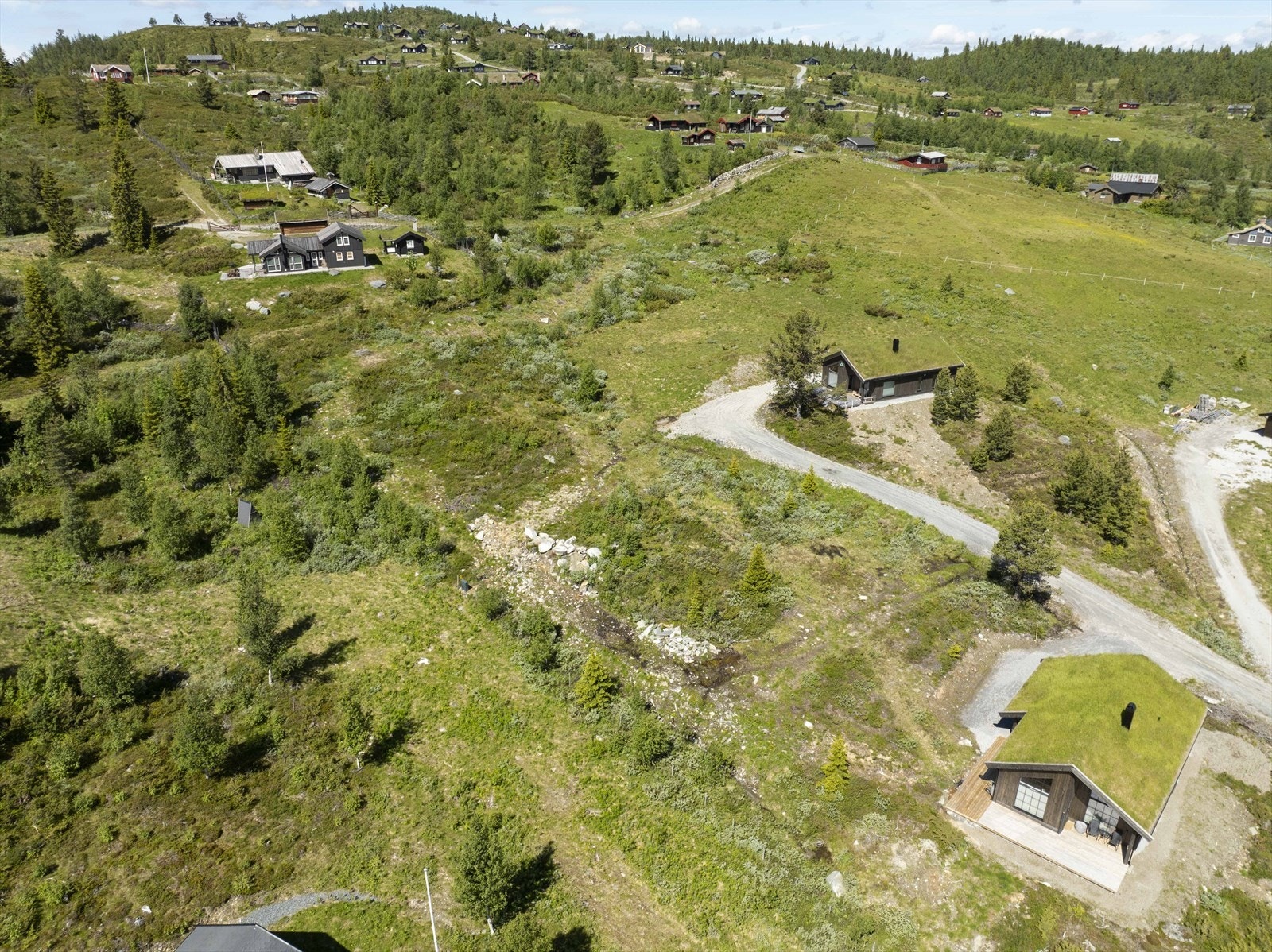 Lyseren er et gammelt stølsområde, som består av eldre, tradisjonsrike hytter og nyere bebyggelse i flott høyfjellsnatur Galleribilde