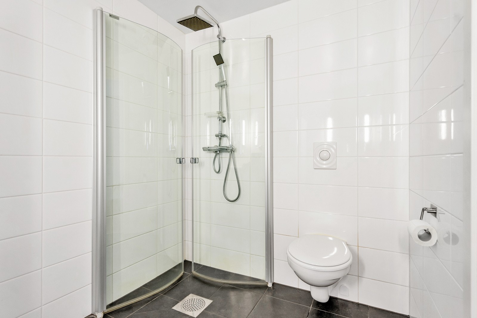 Dusjhjørne med glassdører. Galleribilde