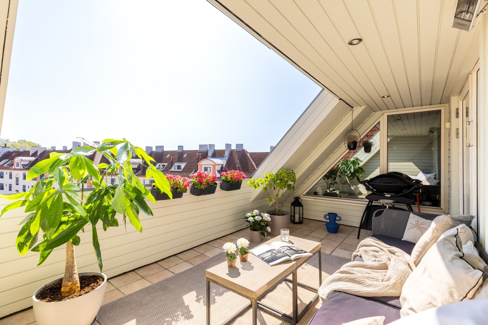 Nyt solrike dager og innred med utemøblement! Galleribilde