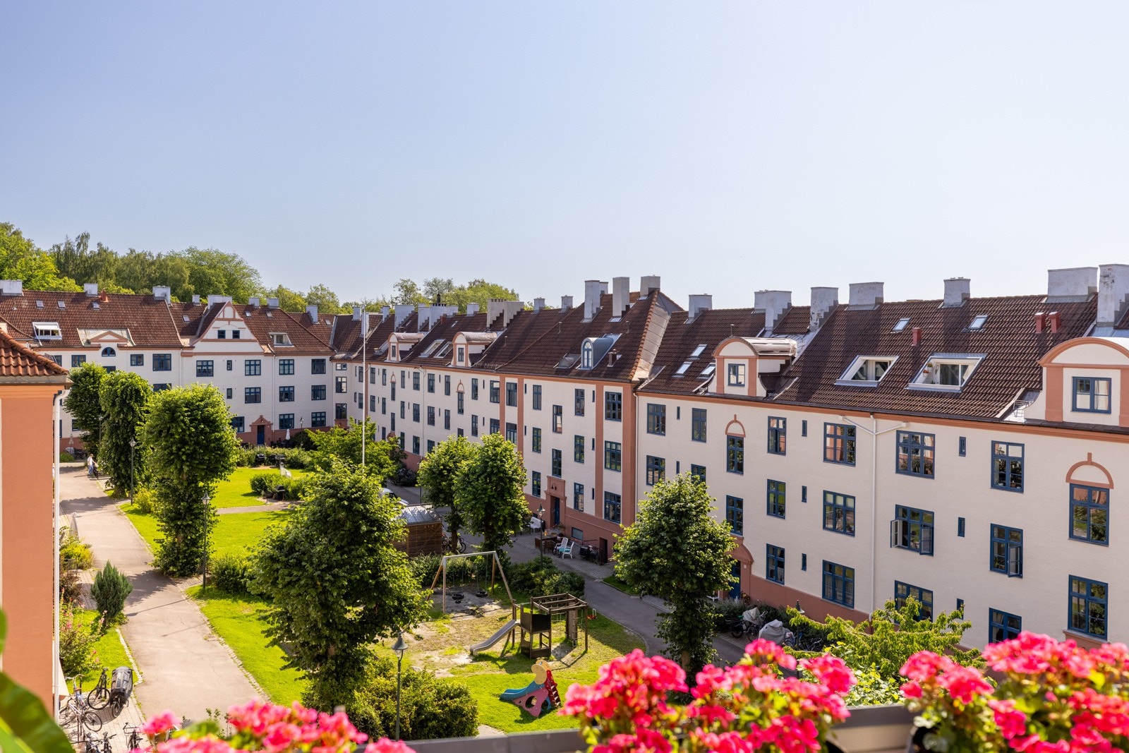 Nydelig utsikt over Tysklandsgården fra terrassen. Galleribilde