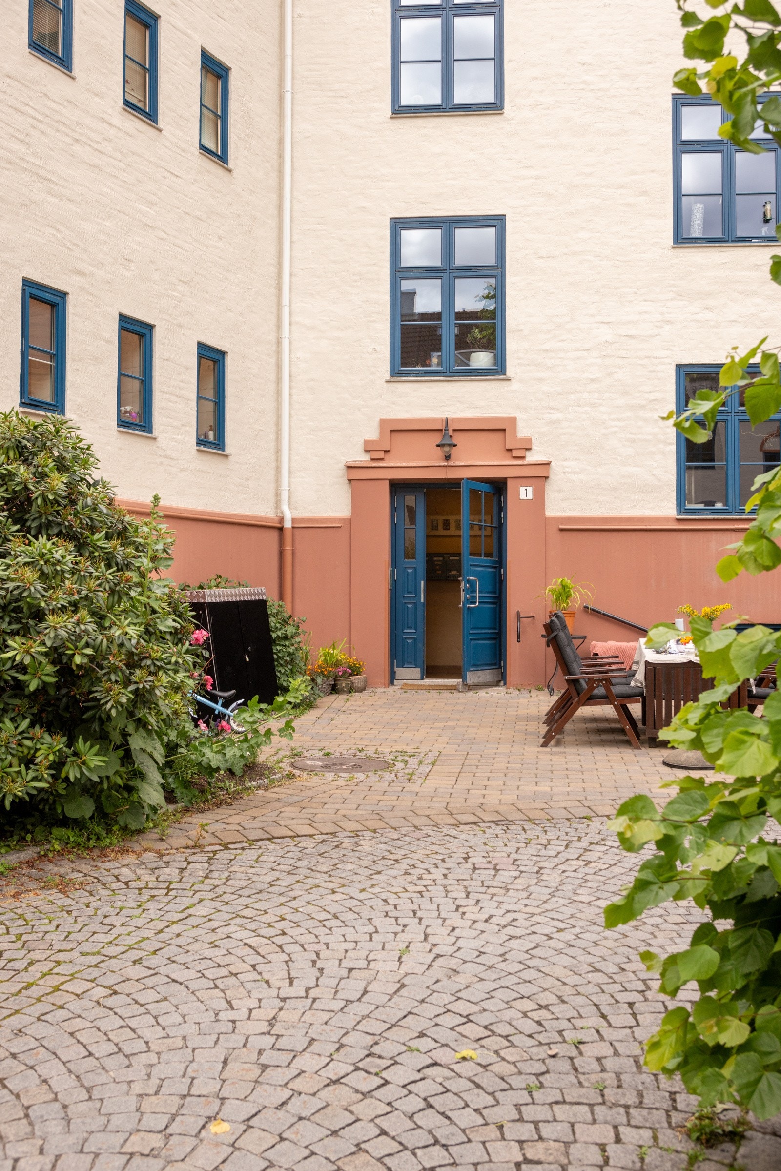 Inngang fra gårdsrom - velkommen! Galleribilde