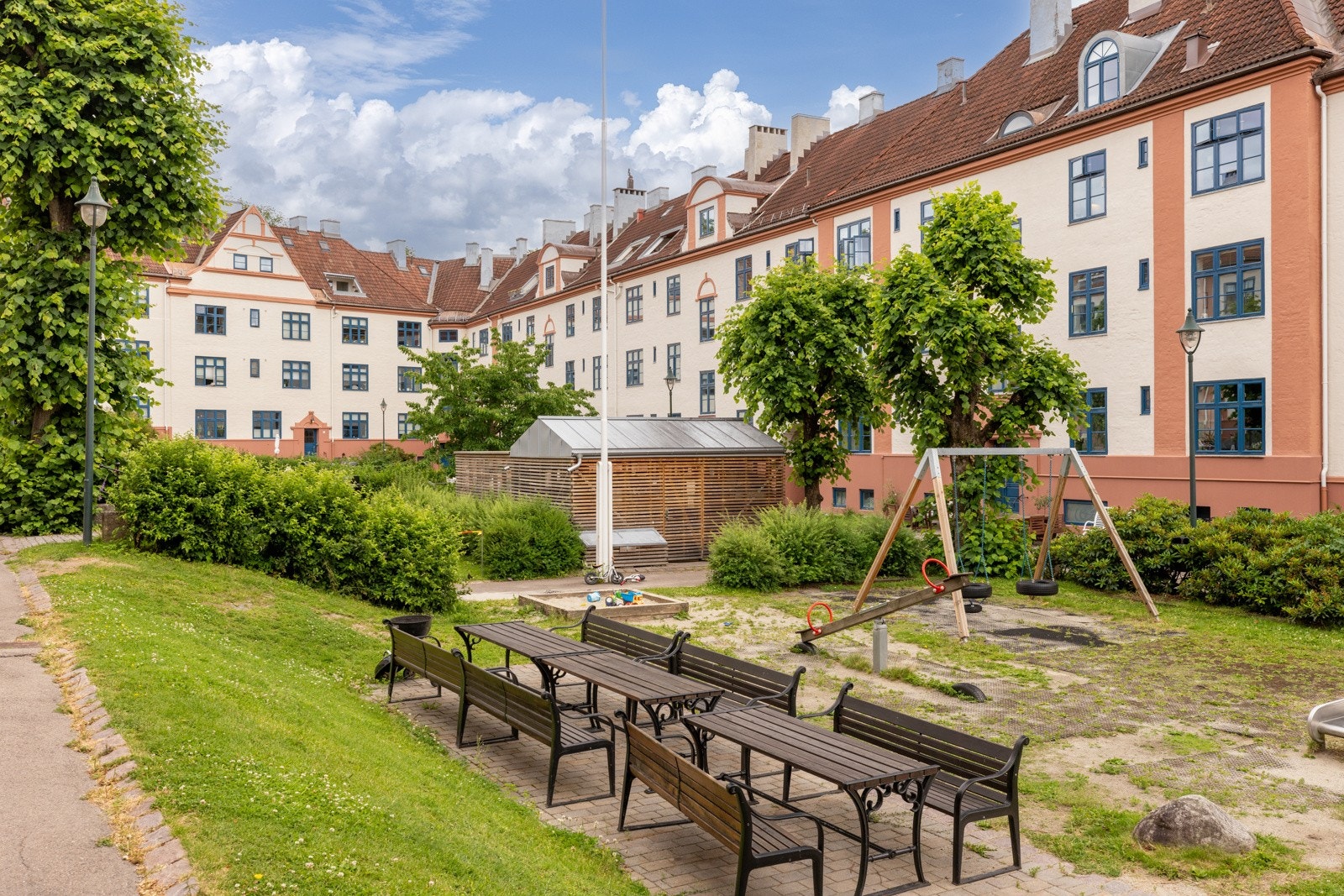 Tysklandsgården er en særdeles flott Torshovgård med et fantastisk bomiljø for både store- og små, og nydelig gårdsrom. Galleribilde