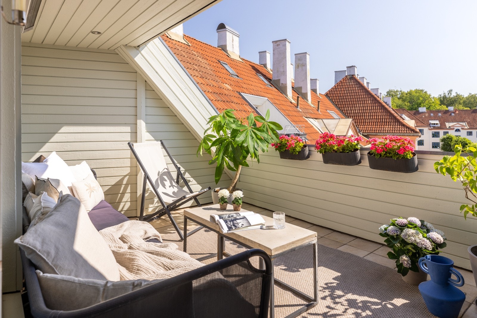 Din private takterrasse er av det største slaget en kan få i de klassiske gårdene! Galleribilde