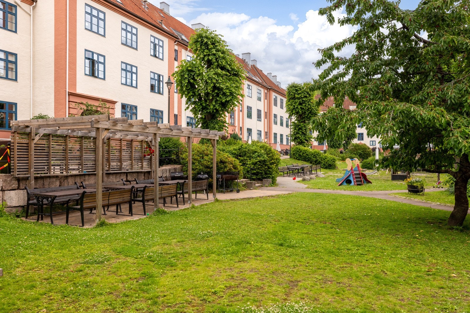 Tysklandsgården er en særdeles flott Torshovgård med et fantastisk bomiljø for både store- og små, og nydelig gårdsrom. Galleribilde