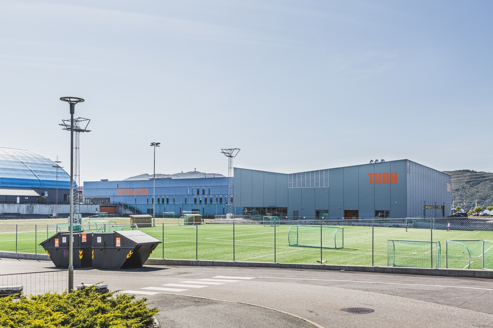 Sotra arena er like i nærheten for de spreke. Det er også flere flotte turområder i nærheten. Galleribilde