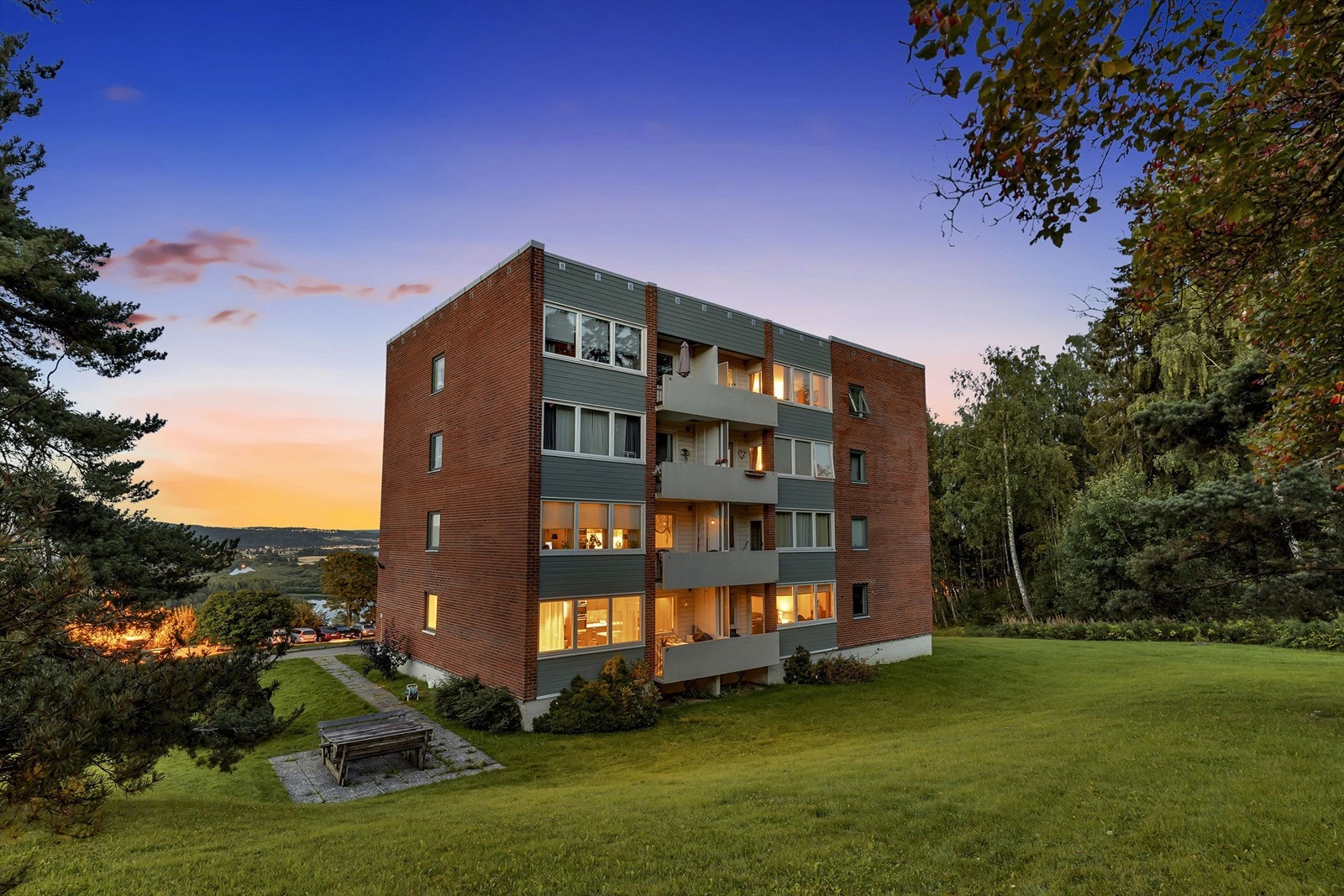 Eiendomsmegler Krogsveen v/Eskil R. Tyskeberget ønsker velkommen til Prost Refsums veg 23 Galleribilde