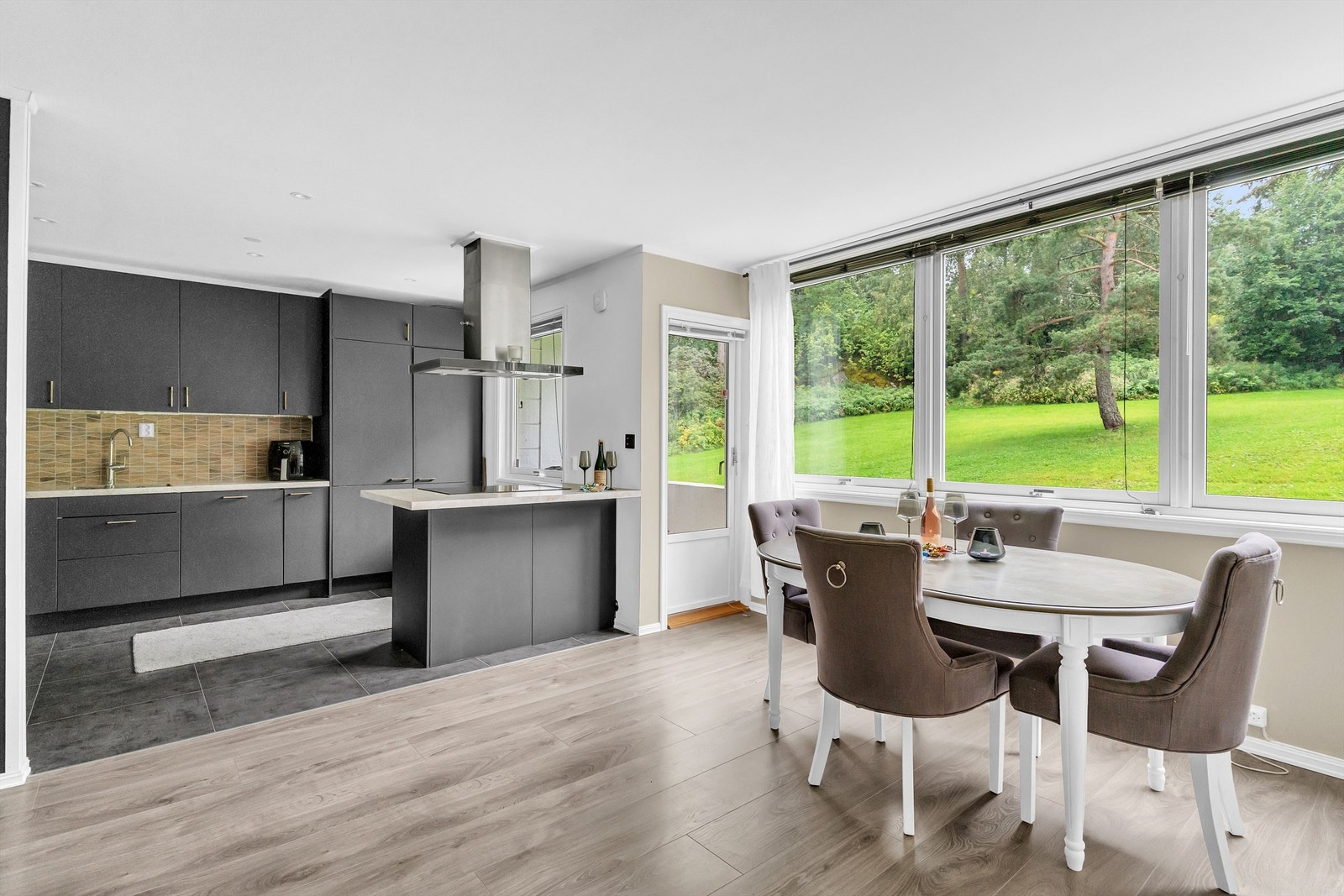 Leiligheten grenser til fellesareal og lite innsyn Galleribilde