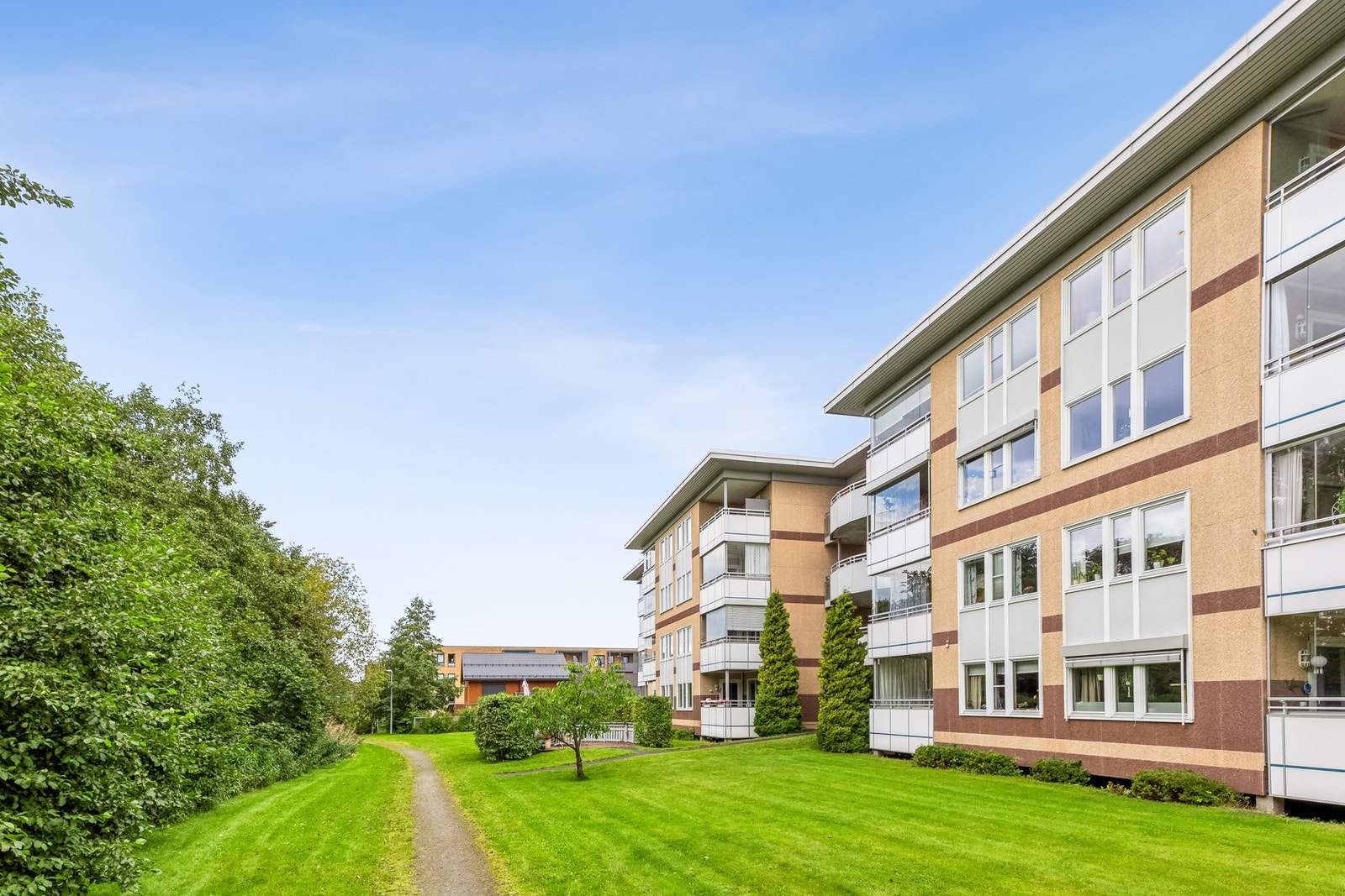 Velkommen til en hyggelig visning. Bare enkeltpersoner over 50 år eller andre personer med pleie- og omsorgsbehov kan være andelseiere. Konferer megler ved spørsmål! Galleribilde