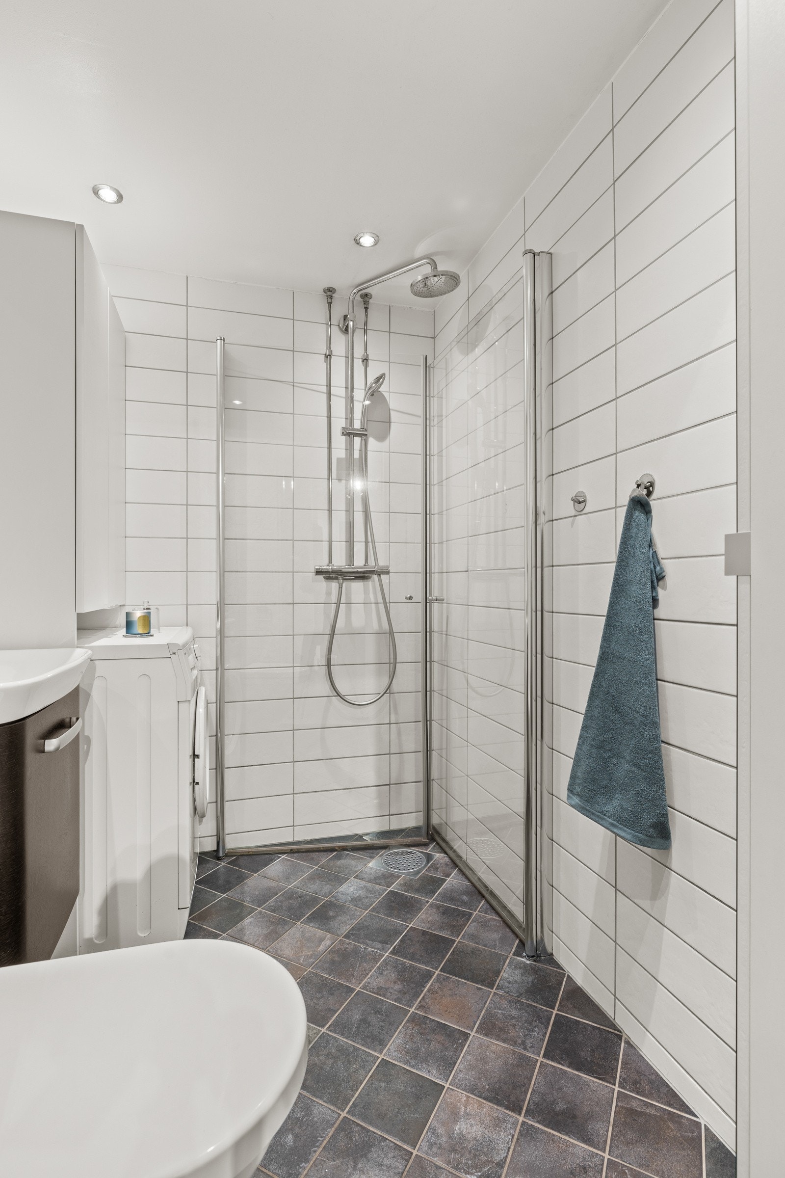 Flislagt baderom, med varmekabler i gulv Galleribilde