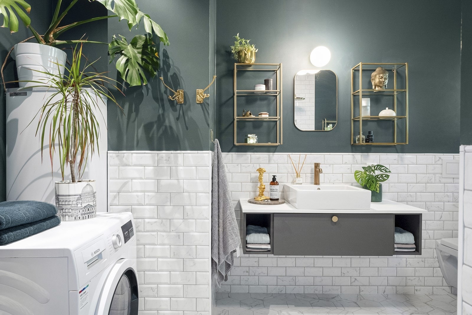 Badet ble pusset opp i 2020 og har naturligvis varmekabler i gulvet. Galleribilde