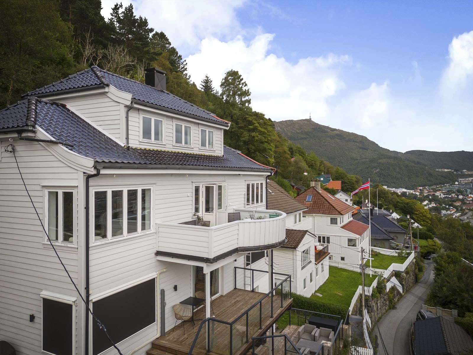Her starter søndagsturen allerede i det man krysser dørstokken, med populære destinasjoner som Fjellveien og Fløien like utenfor. Galleribilde
