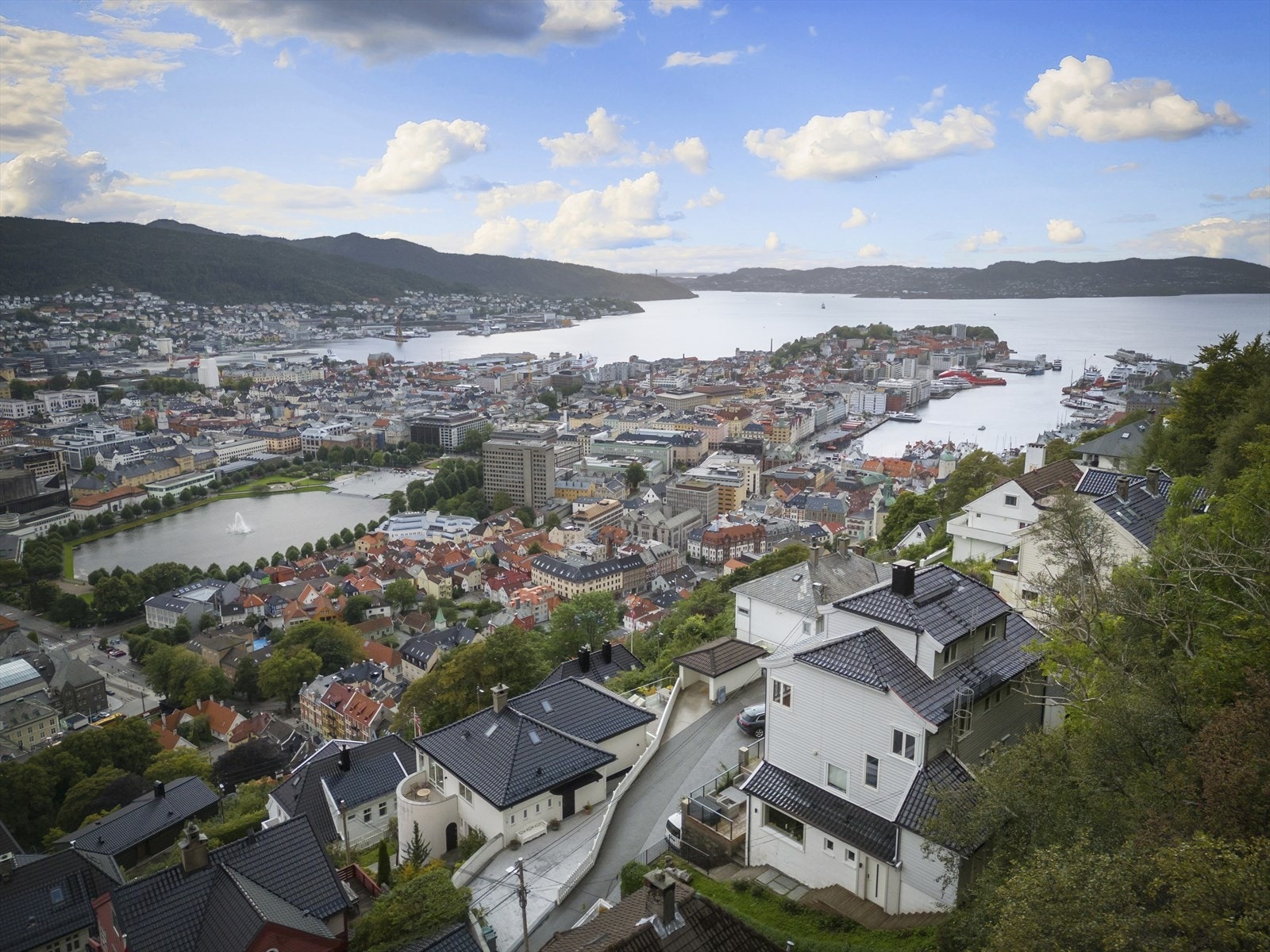 Eiendommen har virkelig en unik beliggenhet på "byens tak". Galleribilde