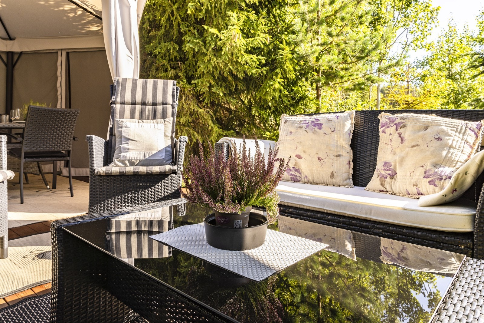 Rundt på tomten er det plass til flere trivelig soner. Galleribilde