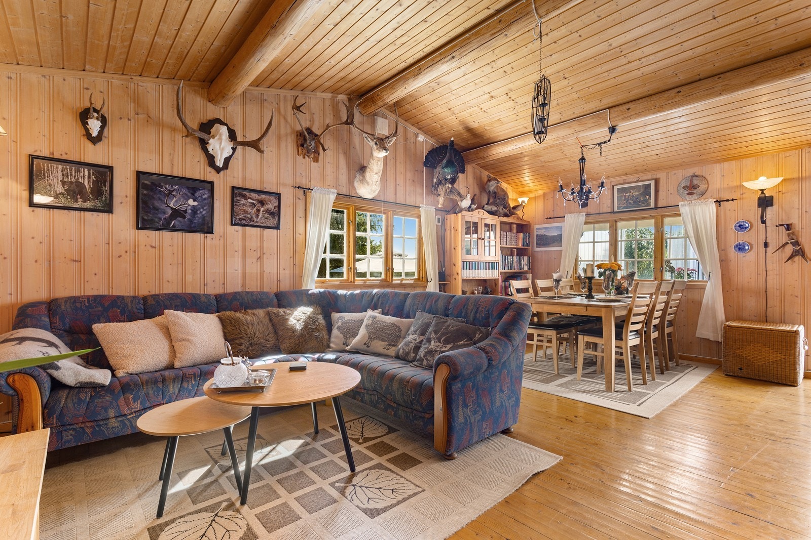 Her er det plass til møblering av både sofa- og spisegruppe. Galleribilde