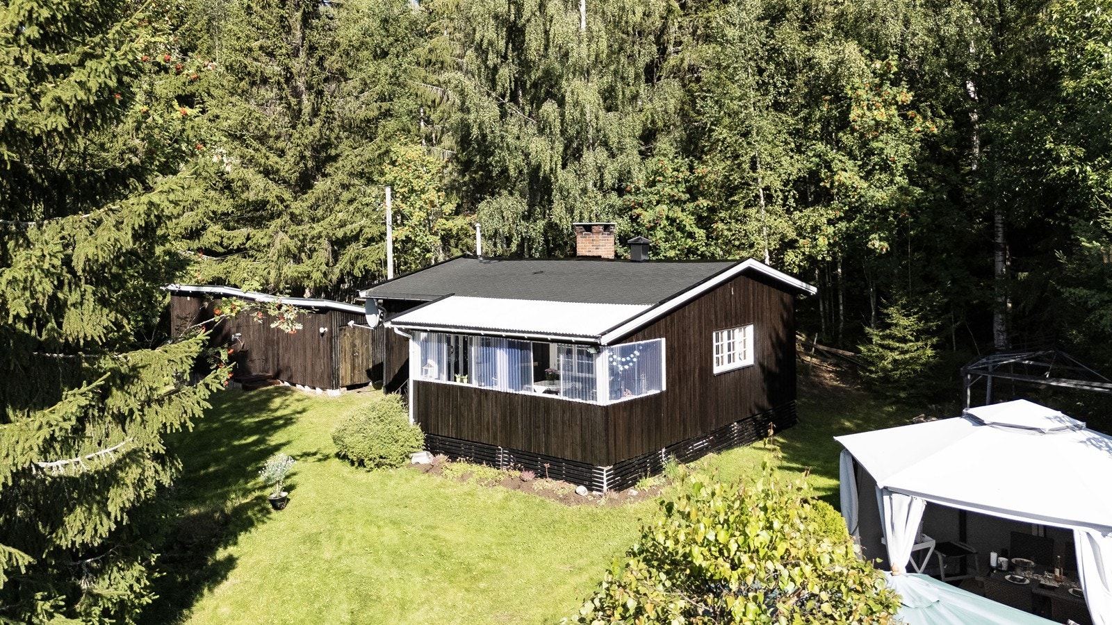 Trivelig hytte med skjermet beliggenhet på Finnerudskogen. Galleribilde