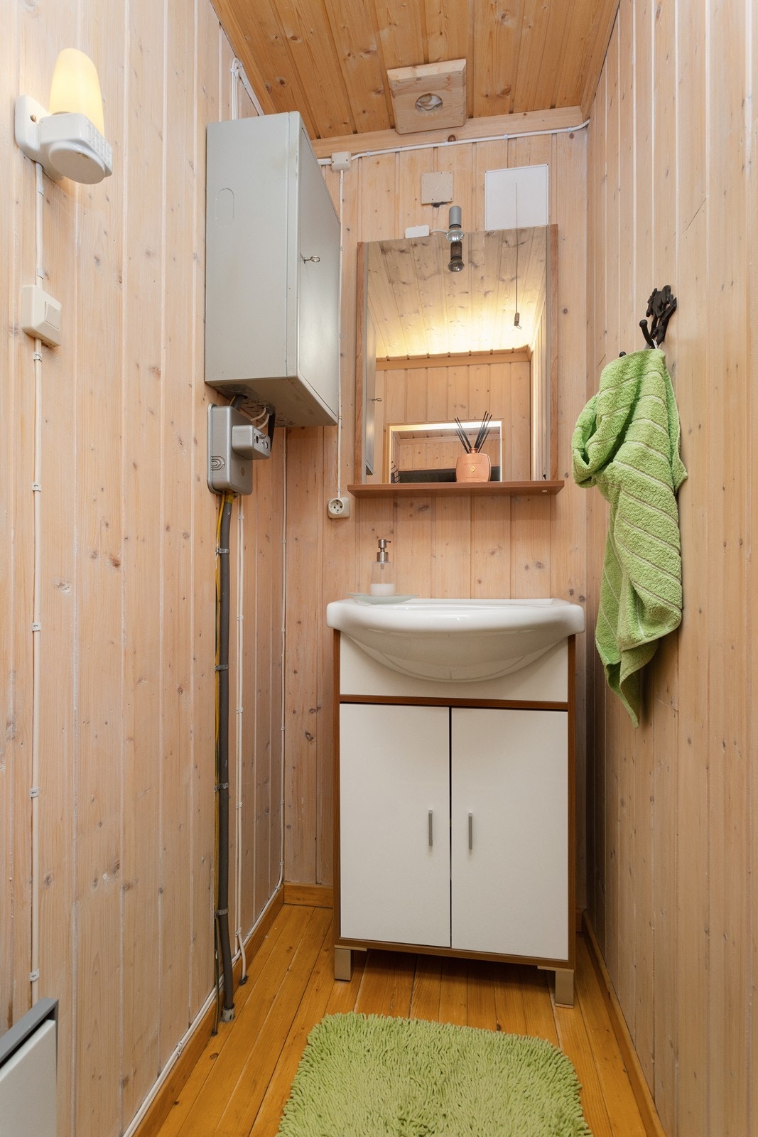 Stellerom med servant og speilskap. Galleribilde