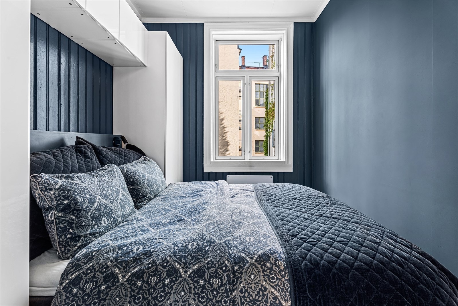 Soverommet vender mot en rolig bakgård. Galleribilde