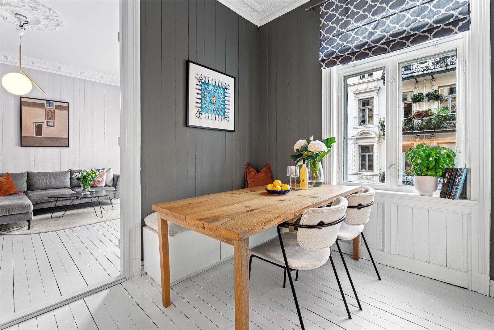 Hyggelig spisekrok på kjøkkenet. Galleribilde