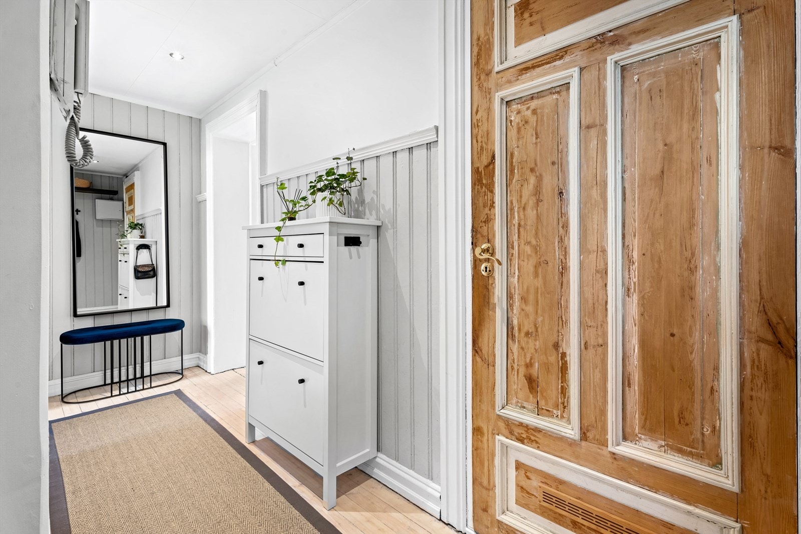 Adkomst til bad fra gangen. Galleribilde