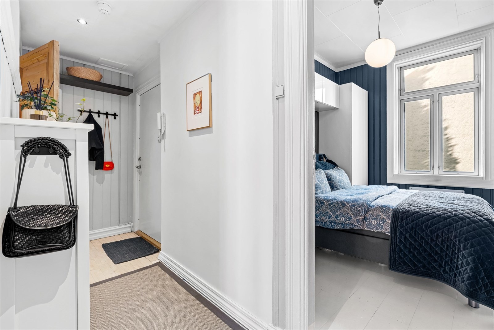 Soverom med adkomst fra gangen. Galleribilde