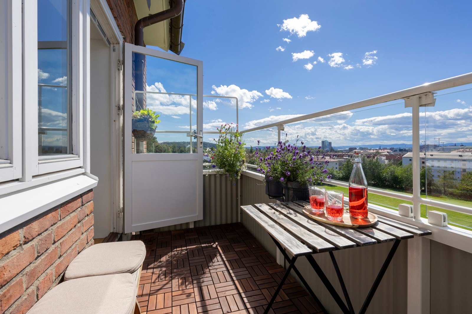 Velkommen til Ola Narr 5, presentert av Schala & Partners ved Torfinn Sørvang, tlf. 97759812. Galleribilde