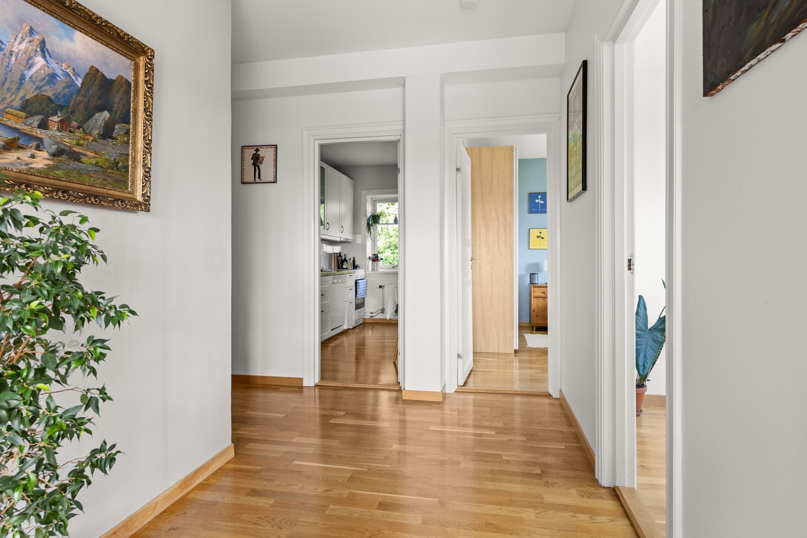 Leiligheten disponerer en kjeller-og loftsbod, med gulvareal på ca. 23 m². Galleribilde