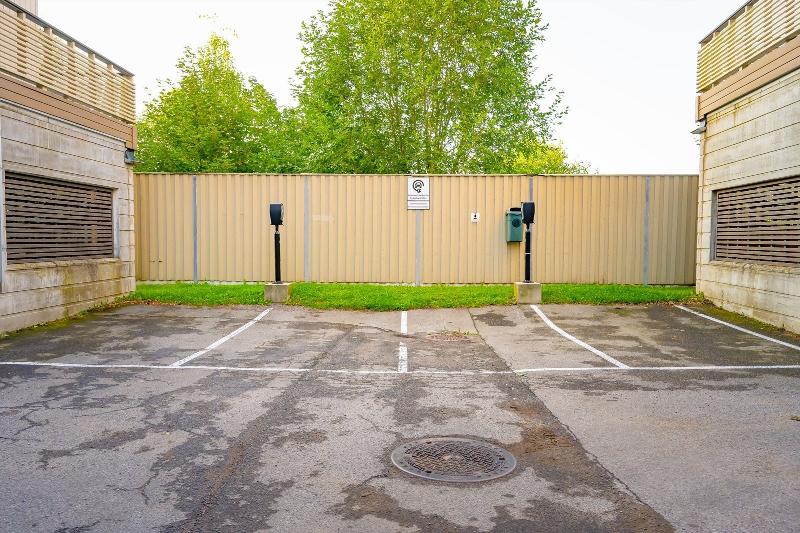 Borettslaget har ladeplasser som kan benyttes. Galleribilde