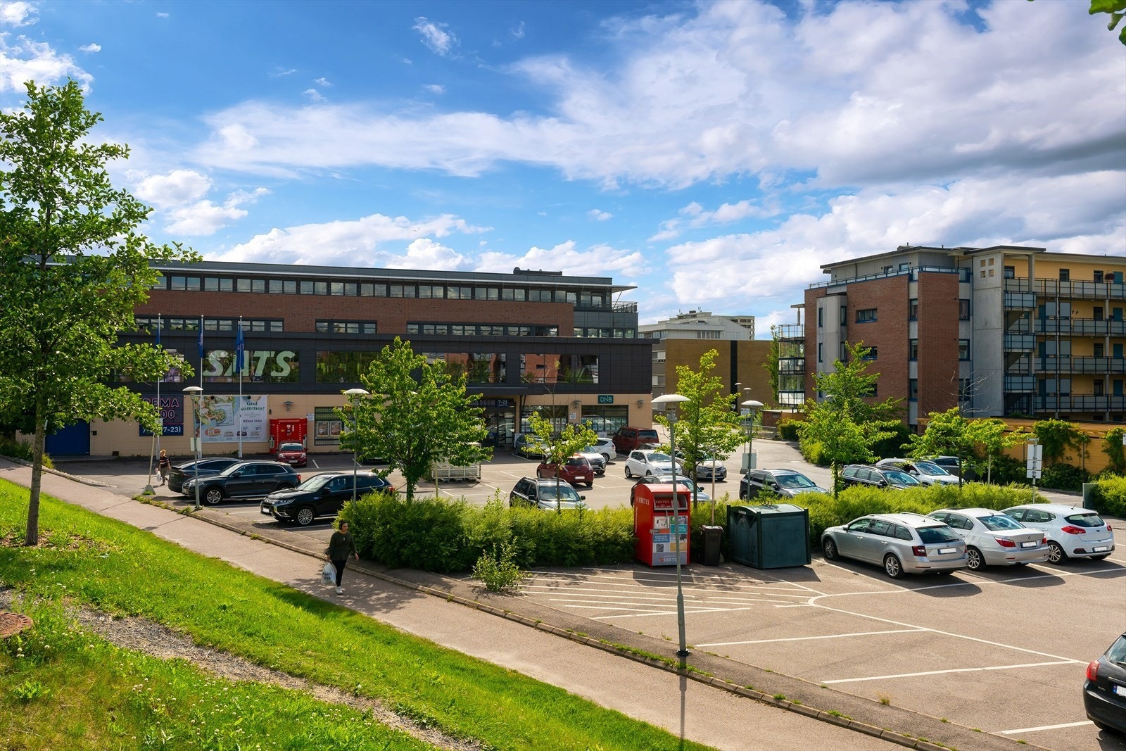 Langs Tvetenveien har du også Sats, bensinstasjon og Rema 1000. Galleribilde