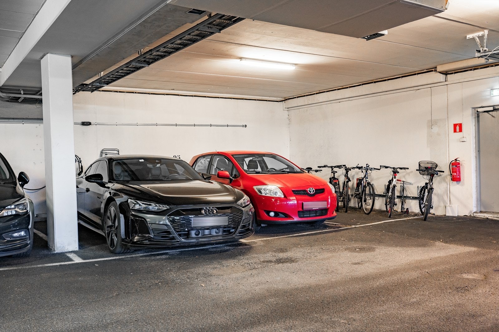 Det medfølger parkeringsplass i felles garasjeanlegg. Galleribilde