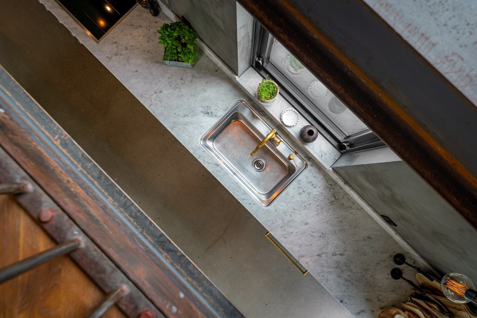 Lekker armatur i aldret messing. Galleribilde