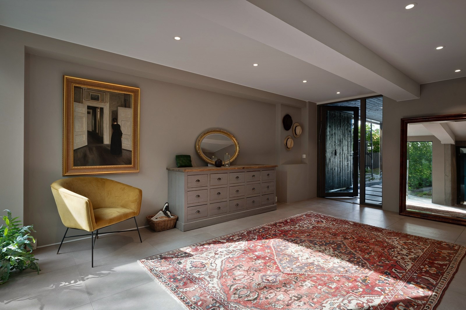 Stor, innbydende hall ønsker deg velkommen hjem. Galleribilde