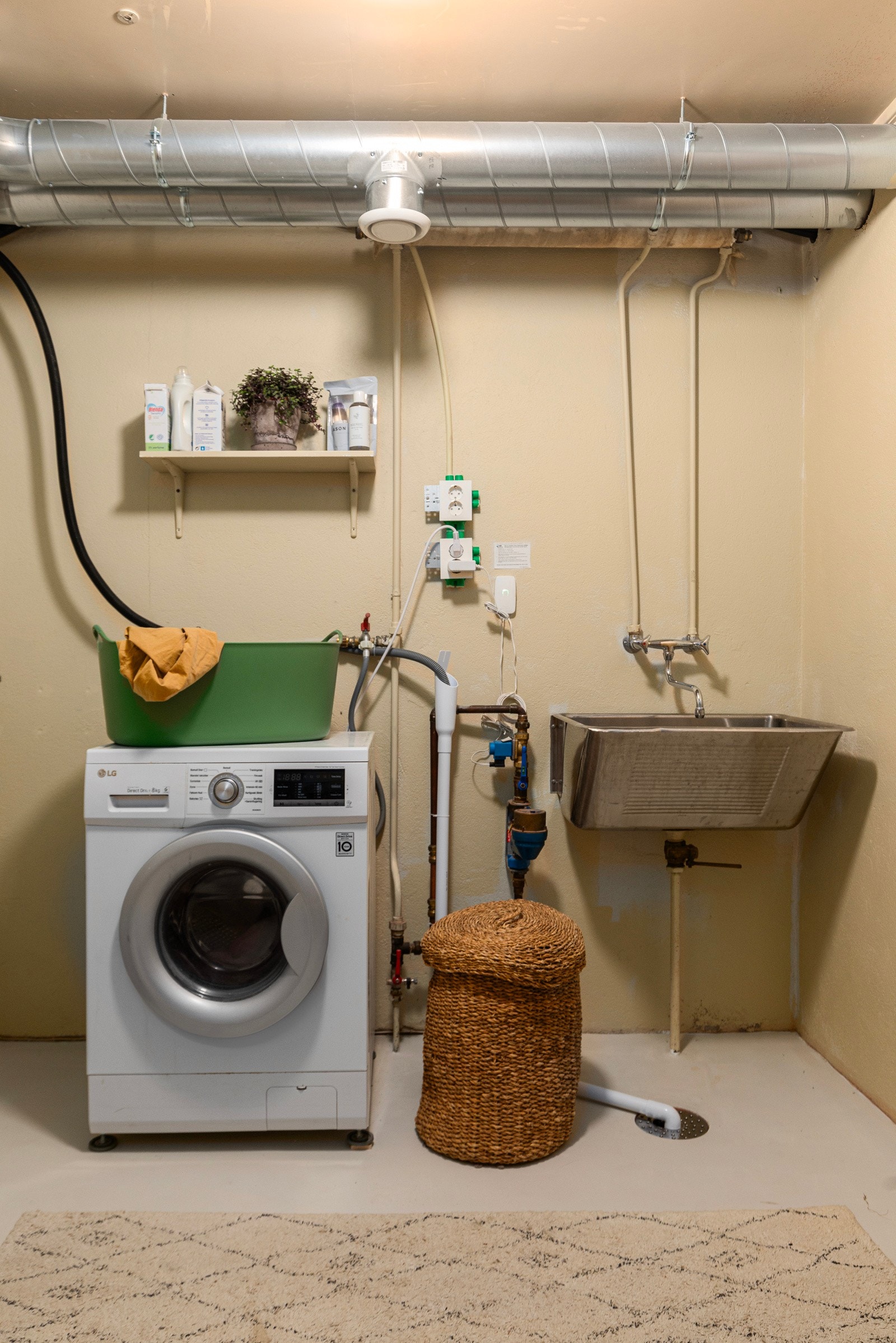 Praktisk adskilt vaskerom for en enklere hverdag. Galleribilde