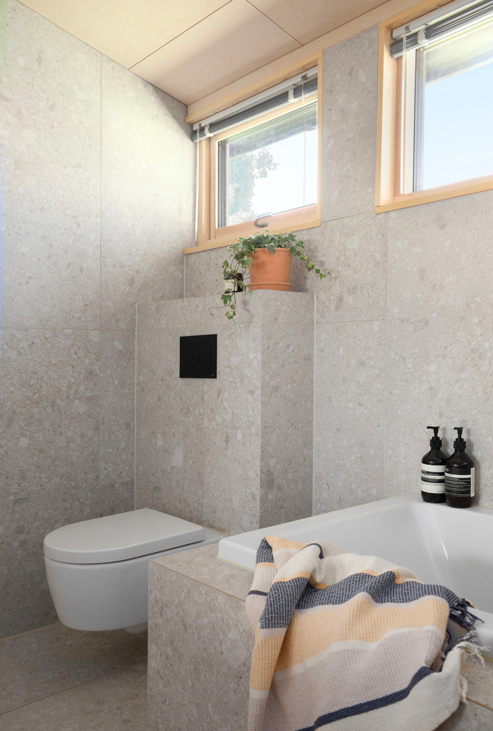 Badet ble oppgradert i 2023 og er betydelig påkostet. Galleribilde