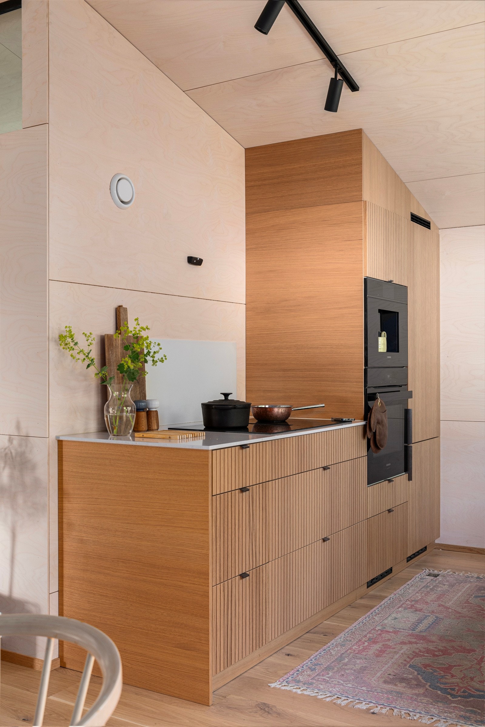 Kvalitetskjøkken fra Kvik fra 2023. Kjøkkenet holder en høy standard og har en nordisk stil. Galleribilde